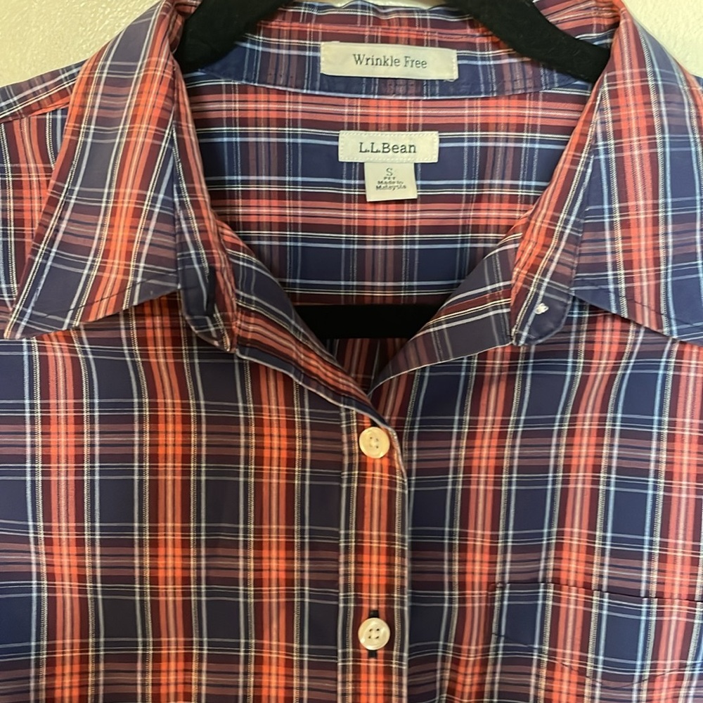 L.L.Bean Ladies Wrinkle Free button up blouse. Cotton. S/Pet. Nice! - Picture 2 of 8